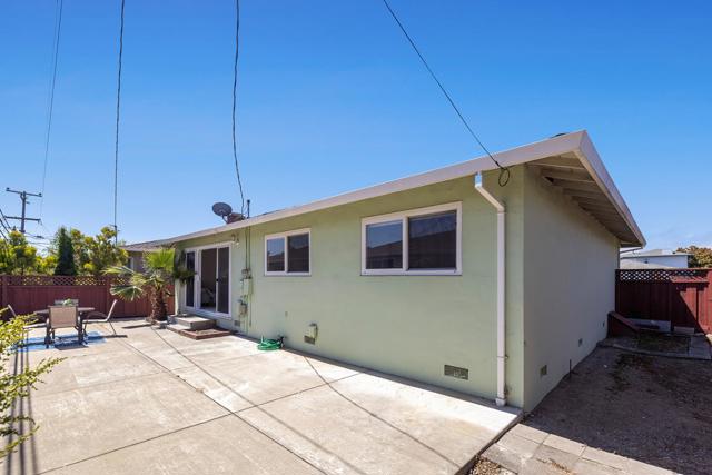 2225 Salisbury Way, San Mateo CA: https://media.crmls.org/mediaz/7d39fcaa-f432-4a1f-ad9d-bdb038f98345.jpg