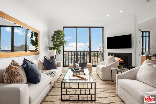 11847 Gorham Avenue, Los Angeles CA: https://media.crmls.org/mediaz/7d3a6ba8-58bd-4fc6-be5b-7ca489339bb9.jpg