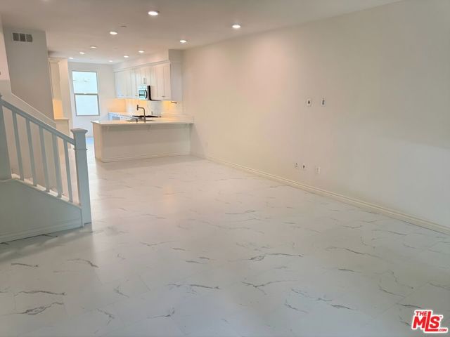 65 Plateau, Irvine CA: https://media.crmls.org/mediaz/7d3aaeaa-c00c-4e64-9f6e-685ecc67a5f0.jpg