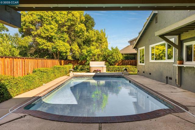 169 Larkwood Cir, Danville CA: https://media.crmls.org/mediaz/7d3ab5b4-10a3-4301-9e00-733674d0427c.jpg