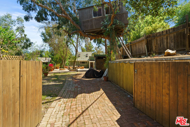2026 Topanga Skyline Drive, Topanga CA: https://media.crmls.org/mediaz/7d3ae0a1-bdef-4cb2-9752-46934b62fa0d.jpg
