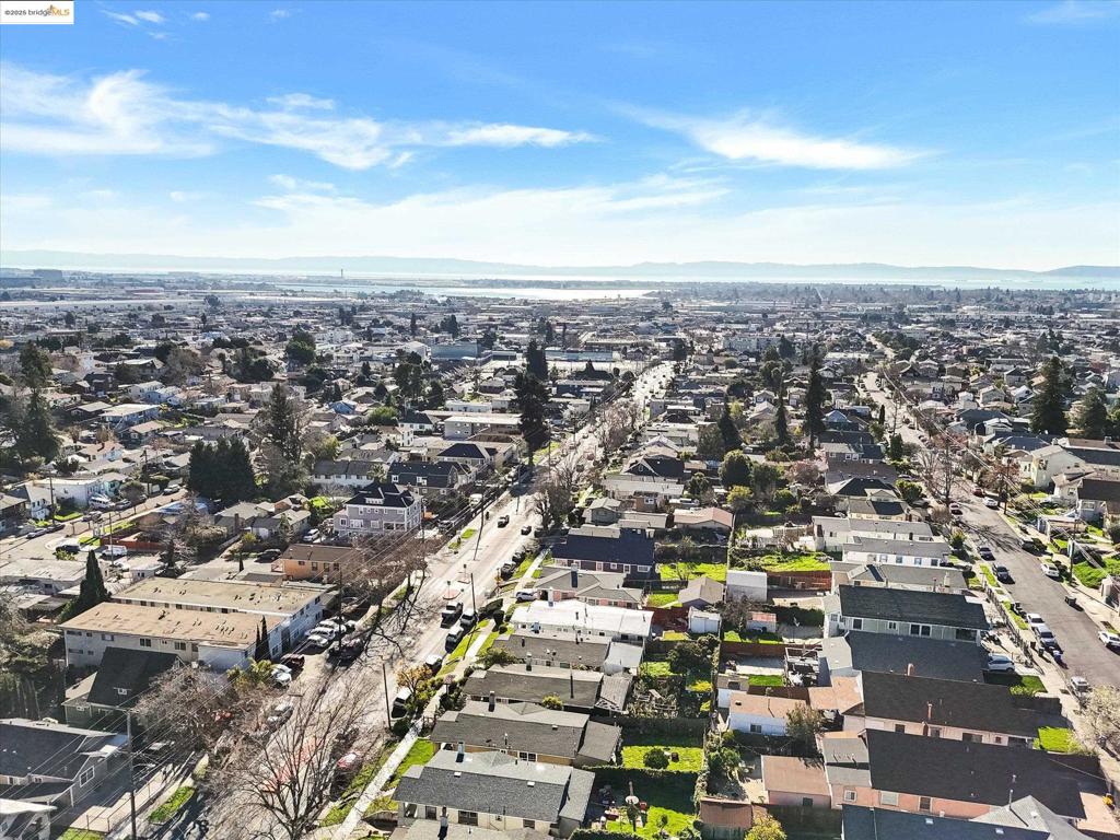 https://media.crmls.org/mediaz/7d3bb1c1-216c-494d-9575-3bb8e60cbe1c.jpg?preset=X-Large