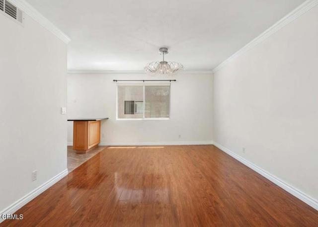 Detail Gallery Image 6 of 25 For 9503 via Venezia, Burbank,  CA 91504 - 3 Beds | 3 Baths