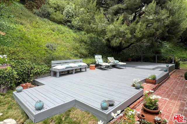 2325 Banyan Drive, Los Angeles CA: https://media.crmls.org/mediaz/7d3cc813-c4d7-4245-95c1-fdae320ab762.jpg