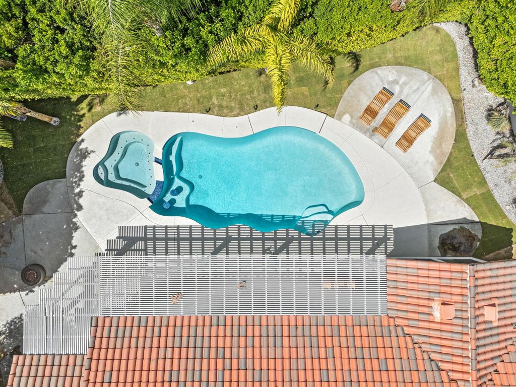https://media.crmls.org/mediaz/7d3cd06f-f019-4f0b-b18b-4413d3c9a365.jpg?preset=X-Large