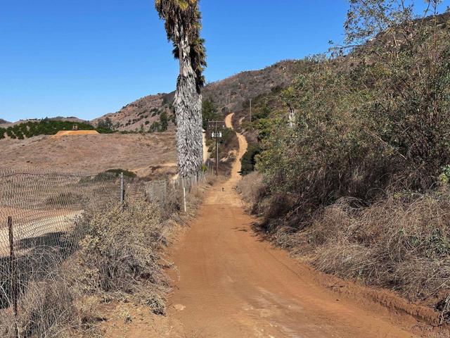 40 Oak Glen Road, Valley Center CA: https://media.crmls.org/mediaz/7d3d57fc-d1ba-42a0-a683-7a161c059ea3.jpg