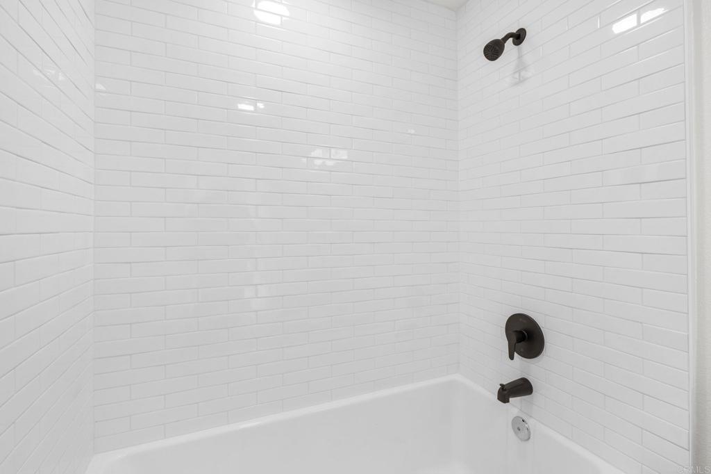 https://media.crmls.org/mediaz/7d3e19b5-be37-417f-bb36-ae68828c89d7.jpg?preset=X-Large