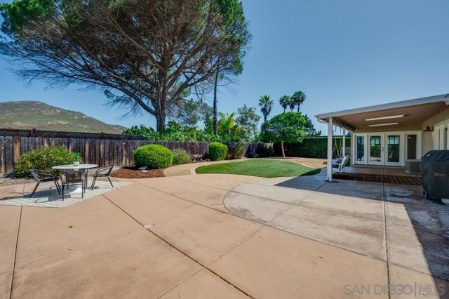 7634 Flag Lake, San Diego CA: https://media.crmls.org/mediaz/7d3e1c79-af42-44da-9178-ea2f6c4b084f.jpg