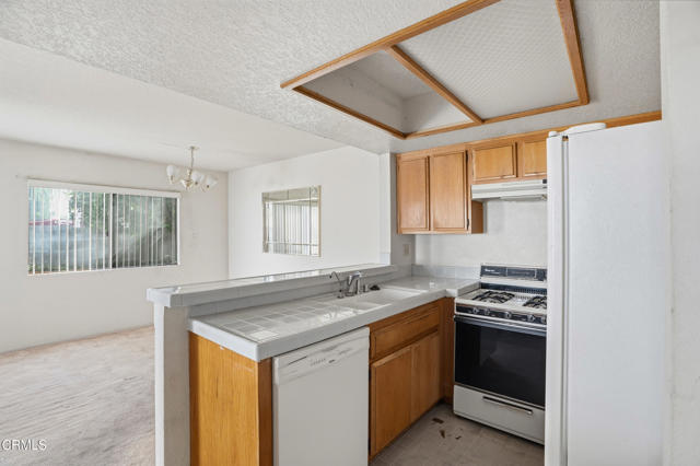 823 Earlham Street, Pasadena CA: https://media.crmls.org/mediaz/7d3e9db5-a752-40e4-b67b-b7d9eef74c3c.jpg