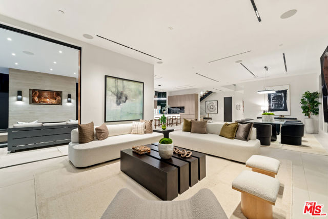 818 N Curson Avenue, Los Angeles CA: https://media.crmls.org/mediaz/7d3f24f7-5945-4df1-a38a-211082e8c62f.jpg