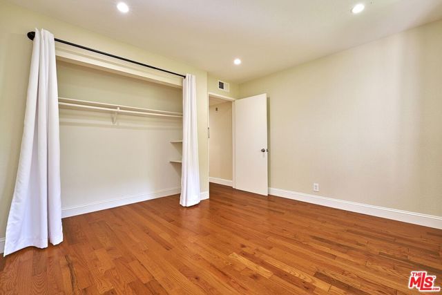 326 S Manhattan Place, Los Angeles CA: https://media.crmls.org/mediaz/7d3f252f-74c1-489d-aa4f-fbd1f3345103.jpg