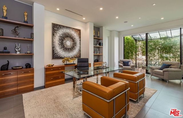 2002 LOMA VISTA Drive, Beverly Hills CA: https://media.crmls.org/mediaz/7d3f4c6a-5368-434e-8284-696e3043d21d.jpg