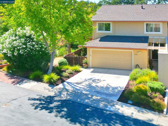 1084 Southdown Court, Walnut Creek CA: https://media.crmls.org/mediaz/7d3f5256-5d85-4f47-b065-c6cb90db8655.jpg