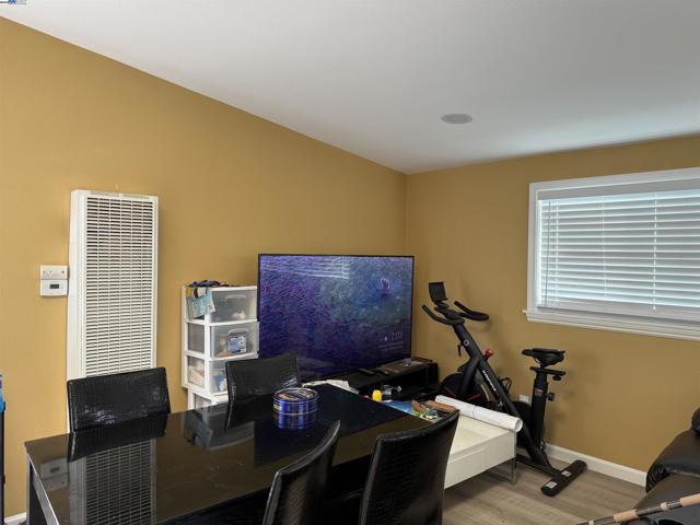 14955 Lark St, San Leandro CA: https://media.crmls.org/mediaz/7d3fa894-da40-4a9e-813f-20dbd1ee220f.jpg