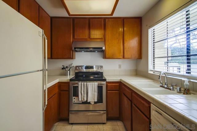 4175 Porte de Merano, San Diego CA: https://media.crmls.org/mediaz/7d3fc63c-d94d-4c6b-a91f-9244d125150d.jpg