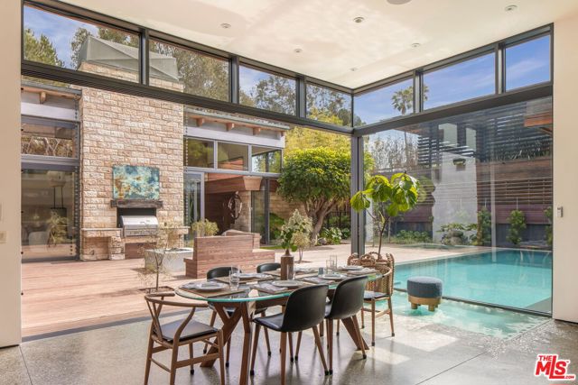 345 W Channel Road, Santa Monica CA: https://media.crmls.org/mediaz/7d40fc20-e7dd-4386-ace8-beffee39c257.jpg