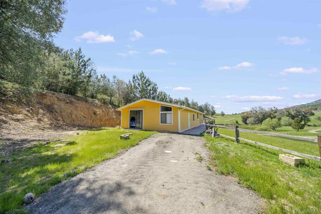 2464 Wynola Rd, Julian CA: https://media.crmls.org/mediaz/7d410eda-3e3d-40c8-af0b-a892148e4929.jpg