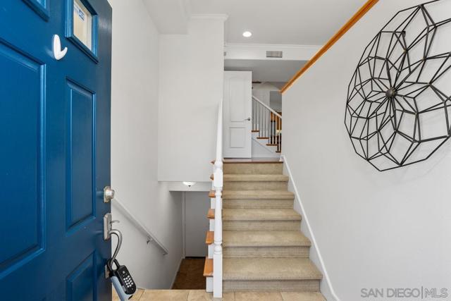 4007 Bluff View Way, Carlsbad CA: https://media.crmls.org/mediaz/7d416b87-57ab-47f1-9e55-6288b633bd19.jpg