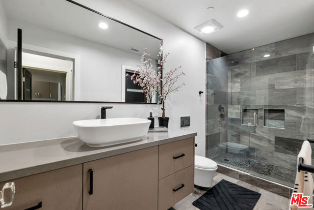 25423 Malibu Road, Malibu CA: https://media.crmls.org/mediaz/7d42221b-3c7c-490e-b84c-fa28c90761ac.jpg