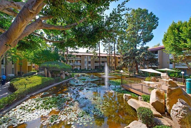 1885 Diamond Street, San Diego CA: https://media.crmls.org/mediaz/7d428a69-a4b5-4c1d-bf26-484a6ebf0291.jpg