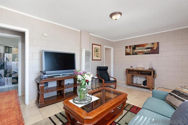 1380 1382 Grove Avenue, Imperial Beach CA: https://media.crmls.org/mediaz/7d42dd42-1d40-4c9d-8a44-38e61931a0a7.jpg