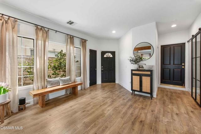 2658 Morning Grove Way, Thousand Oaks CA: https://media.crmls.org/mediaz/7d42f6f4-cb95-454e-aee9-677aeb31a84d.jpg