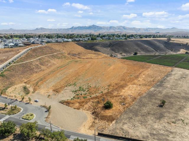 4821 Southside Road, Hollister CA: https://media.crmls.org/mediaz/7d43056d-2810-48a8-abcd-22d37eb38f48.jpg