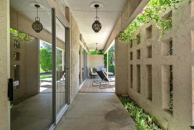 72205 El Paseo, Palm Desert CA: https://media.crmls.org/mediaz/7d437bb6-1197-4f59-9c3e-0215480bb5bd.jpg