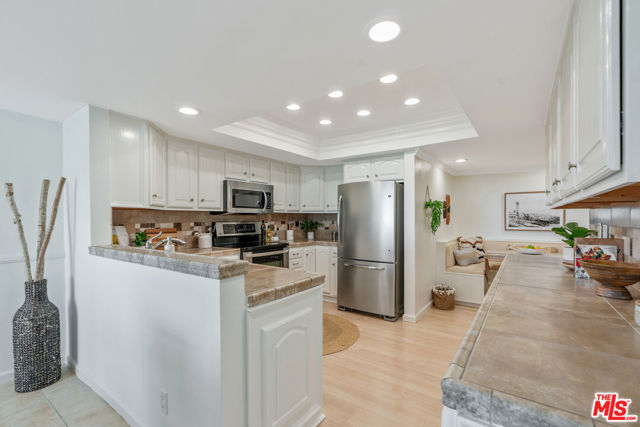 4350 Via Dolce, Marina del Rey CA: https://media.crmls.org/mediaz/7d438b99-2acf-41ff-b00d-1972331bd9db.jpg