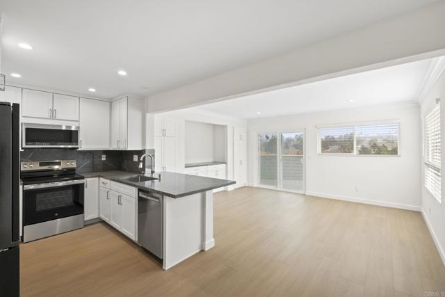 Image 40 of 75 For 1633 Mackinnon Avenue