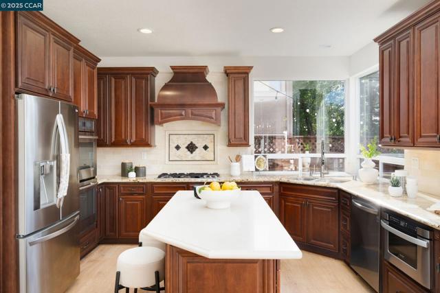 508 Zenith Ridge Dr, Danville CA: https://media.crmls.org/mediaz/7d443abb-cb5a-4d1b-aa0e-846518a5f7ec.jpg