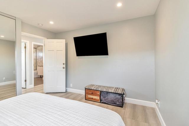 11550 Skyline Boulevard, Oakland CA: https://media.crmls.org/mediaz/7d4451eb-d336-40ad-a074-fdc4cf9ef6e1.jpg