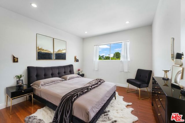 5229 Balboa Boulevard, Encino CA: https://media.crmls.org/mediaz/7d45bef3-a7b6-46bd-a02b-e36e3377a3af.jpg