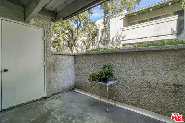 20134 Leadwell Street, Winnetka CA: https://media.crmls.org/mediaz/7d45fd71-7b3f-4eec-a89e-3b84c0e7aff2.jpg