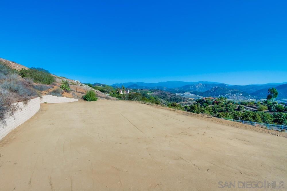 MLS #250032615SD img 15