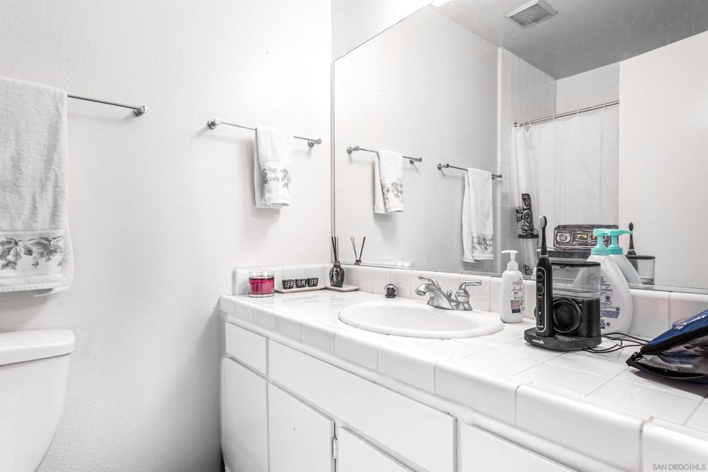 https://media.crmls.org/mediaz/7d46e596-4af4-4739-b060-00bb3ee1c347.jpg?preset=X-Large