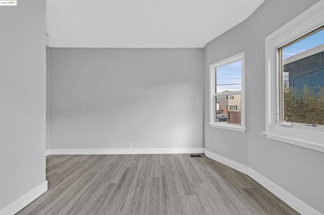 Image 11 of 49 For 2914 Stanton Street
