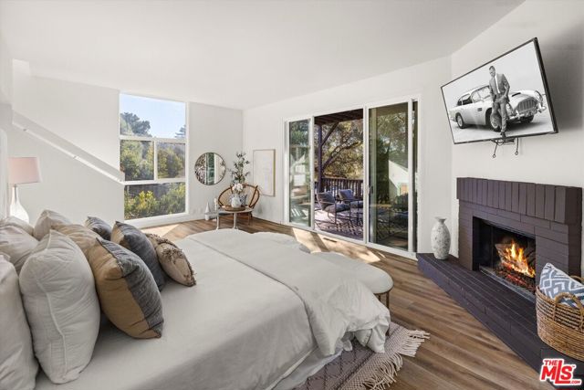 827 Cheltenham Road, Santa Barbara CA: https://media.crmls.org/mediaz/7d474933-eae2-4ed4-b69a-7f7a635c75dd.jpg