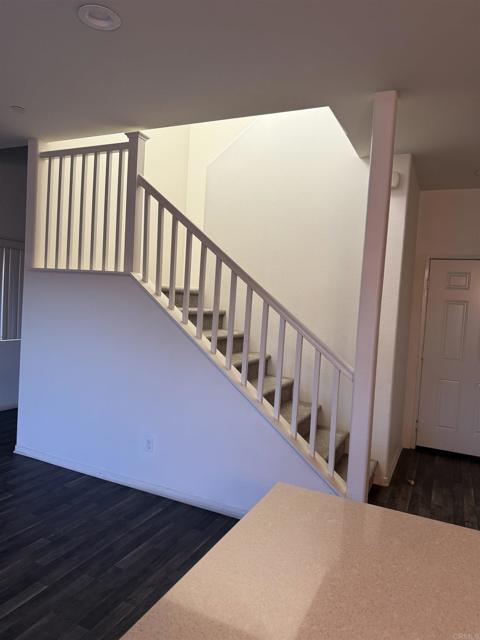 Detail Gallery Image 5 of 10 For 727 Anastasia Ct, El Cajon,  CA 92020 - 3 Beds | 2/1 Baths