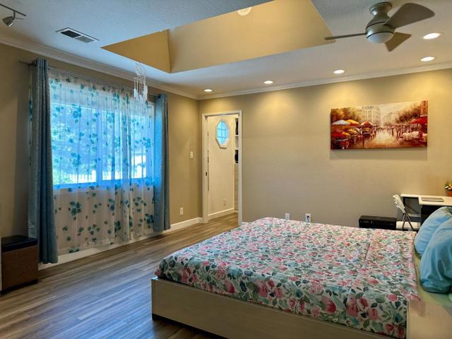 135 Green Hill Way, Los Gatos CA: https://media.crmls.org/mediaz/7d47aac9-41fa-452c-ab06-bd7ec33abcb6.jpg