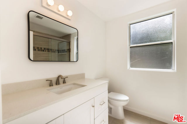 23636 Aster Trail, Calabasas CA: https://media.crmls.org/mediaz/7d47b07c-35a2-48a5-8c00-5b33a60d8778.jpg