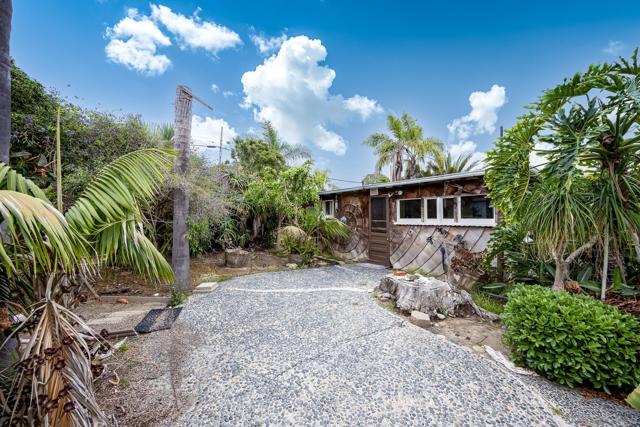 890 Capri Rd, Encinitas CA: https://media.crmls.org/mediaz/7d4820ea-1fd0-40b5-8744-dd1d0e9bef17.jpg