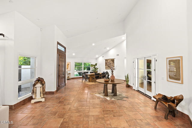 1533 Rancho Avenue, Glendale CA: https://media.crmls.org/mediaz/7d48360d-7e3b-4239-823d-a4cca624cc1e.jpg