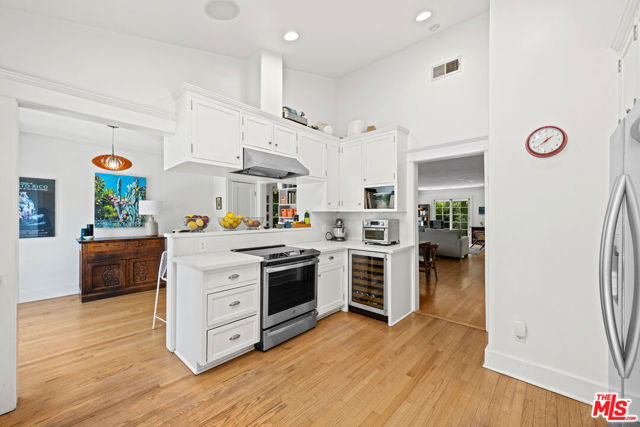 568 N Gower Street, Los Angeles CA: https://media.crmls.org/mediaz/7d48a0a9-10aa-463c-b147-d432218cd6bb.jpg