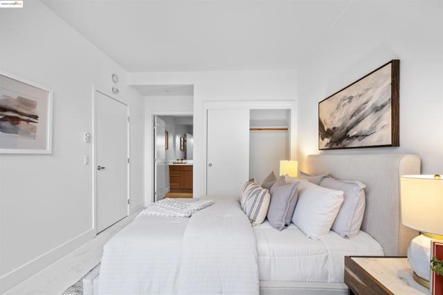 438 W Grand Ave, Oakland CA: https://media.crmls.org/mediaz/7d49095f-b0e0-4657-be50-99e1797feb07.jpg