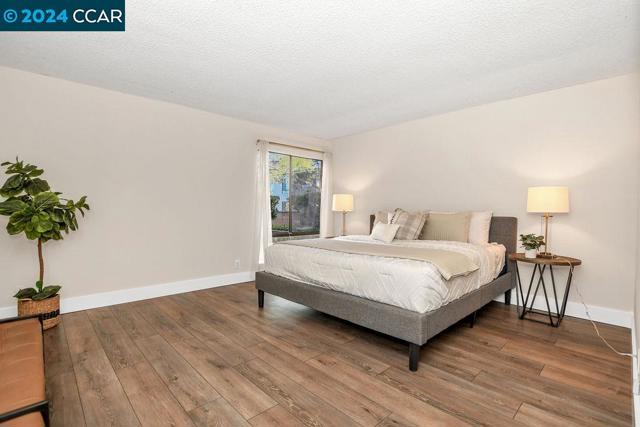 490 N Civic Drive, Walnut Creek CA: https://media.crmls.org/mediaz/7d4913a4-fc0f-423a-9e27-d811cdcdc39e.jpg