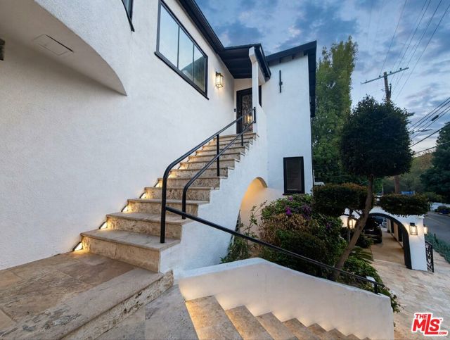 2300 Benedict Canyon Drive photo 4