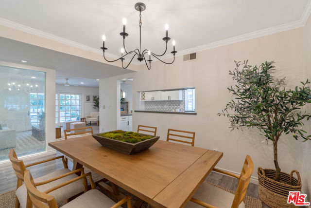 10037 Sunnybrae Avenue, Chatsworth CA: https://media.crmls.org/mediaz/7d49b3a3-44b8-487f-af0e-b5d283000248.jpg
