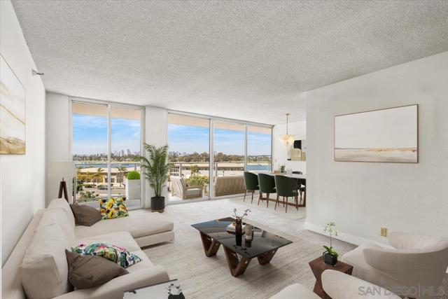 1820 Avenida Del Mundo, Coronado CA: https://media.crmls.org/mediaz/7d4a037f-ddef-4816-b1a8-44ead05bf5d7.jpg