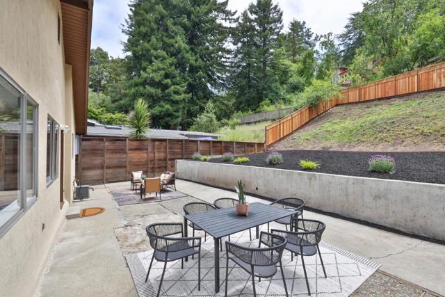 1815 Woodhaven Way, Oakland CA: https://media.crmls.org/mediaz/7d4a4d04-5490-4581-8dac-332d99070462.jpg